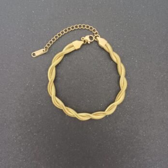 Luxe Twist Gold Bracelet