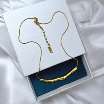 Twilight Bend Necklace – Gold